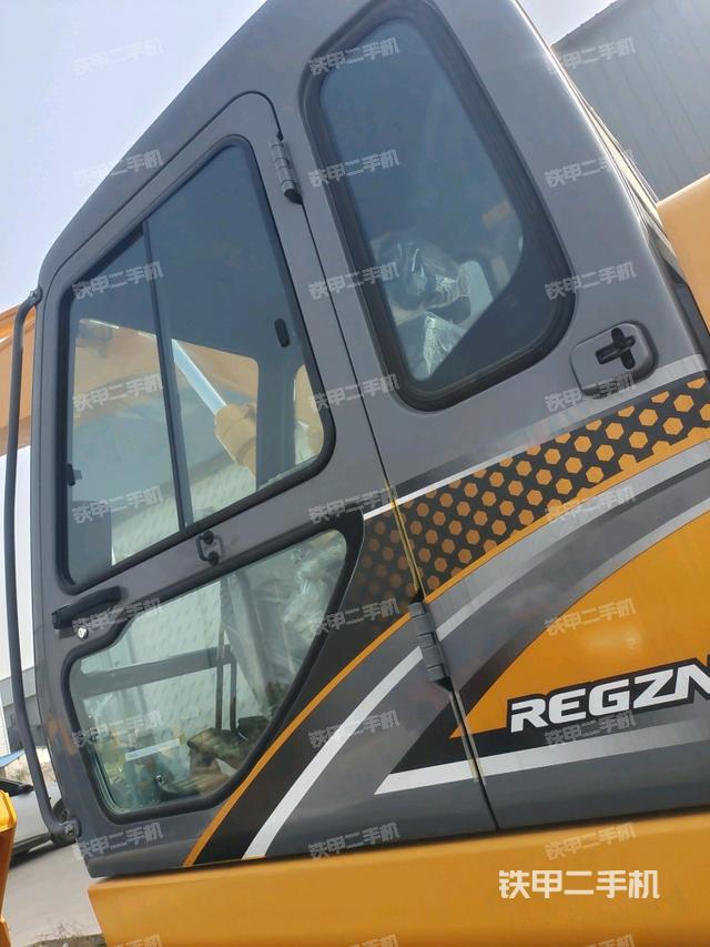 座椅左侧控制台/音响/含左手柄（驾驶室部分）