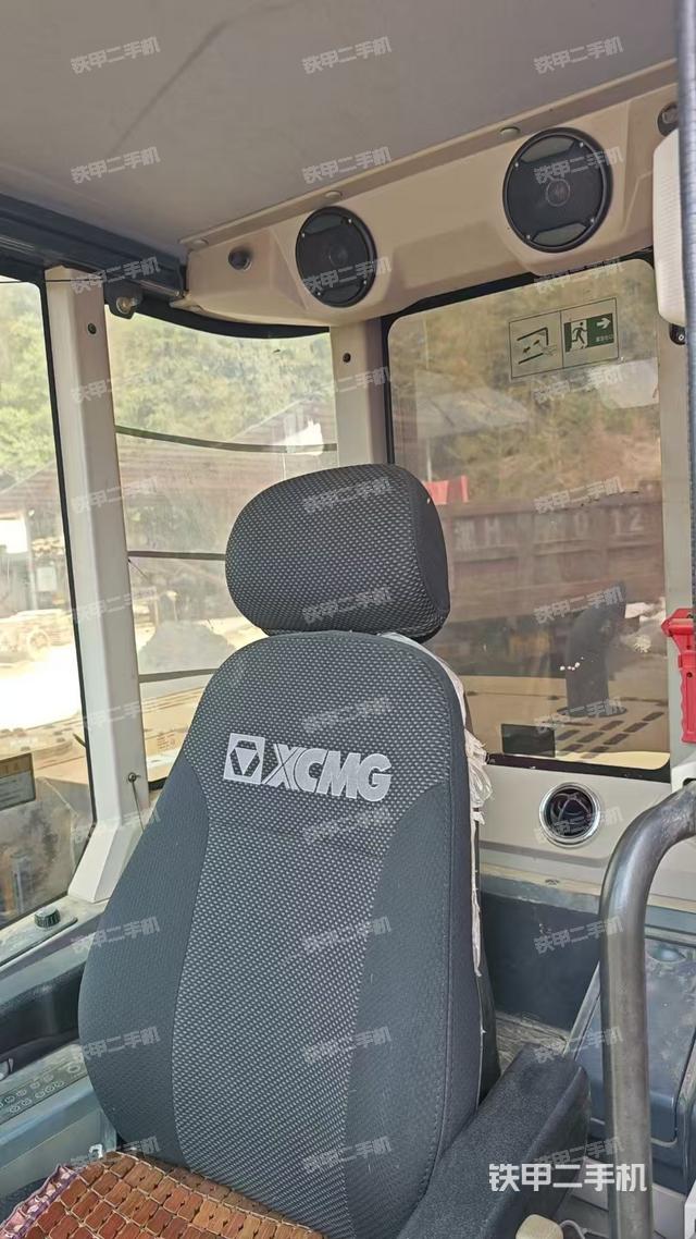 駕駛室頂部（整機(jī)外觀）