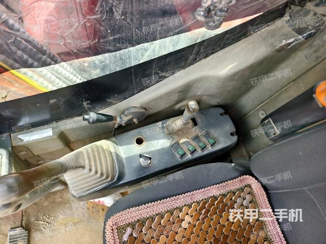 座椅右側(cè)控制臺/鑰匙門/油門/含右手柄（駕駛室部分）