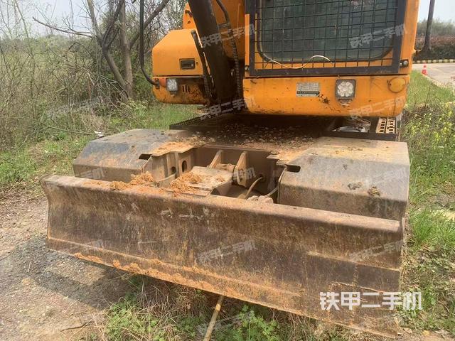 液壓泵艙室正面整體（整機(jī)外觀）