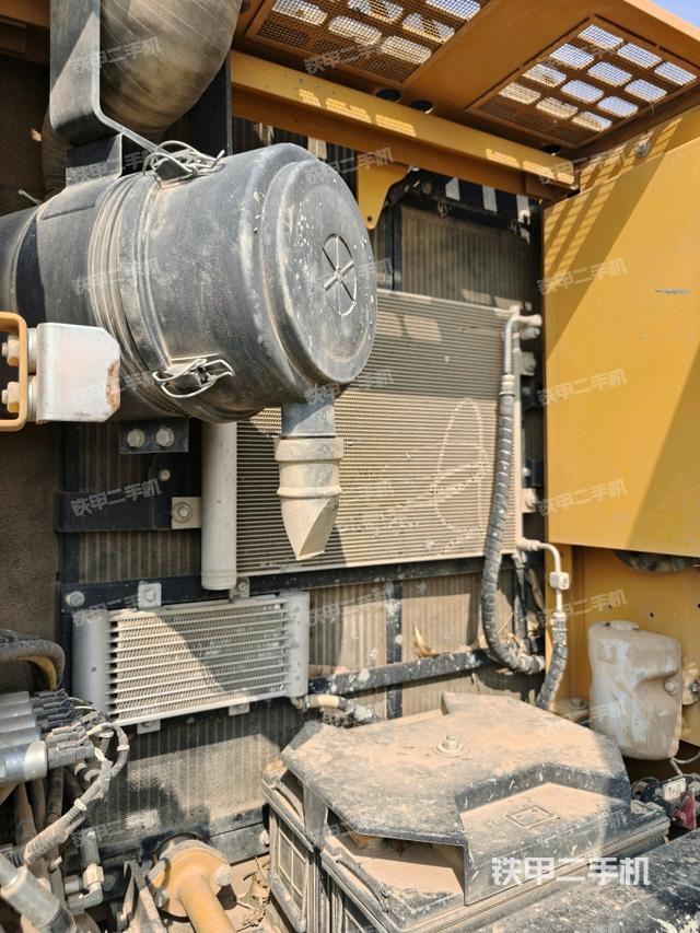 散熱器正面(大件艙室) 散熱器正面(大件艙室)