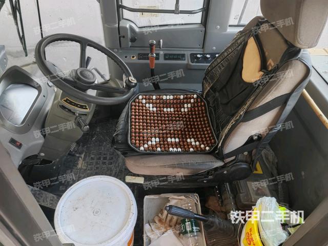 駕駛室正側(cè)（駕駛室部分）