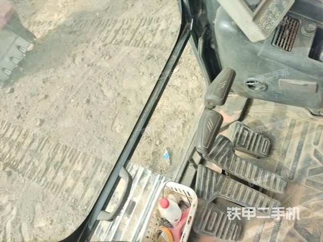 左后方玻璃角標(biāo)（駕駛室部分）