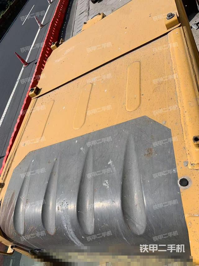 駕駛室頂部（整機外觀）