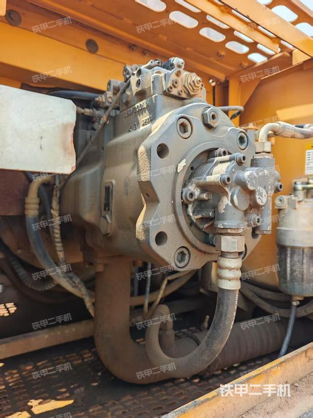 液壓泵艙室正面整體(整機(jī)外觀) 液壓泵艙室正面整體(整機(jī)外觀)