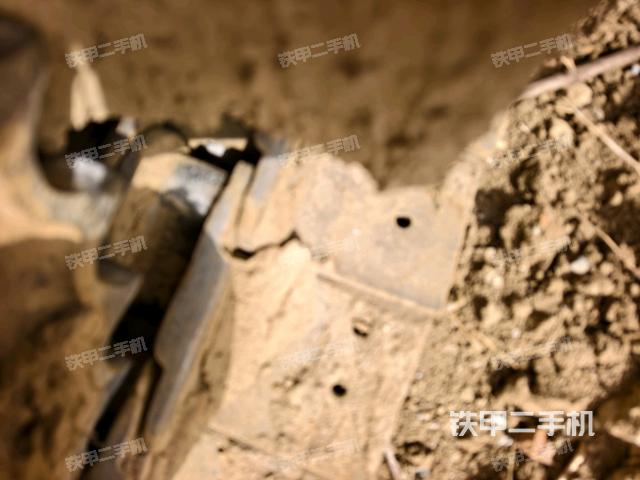 右驅(qū)動輪（行走機構(gòu)）