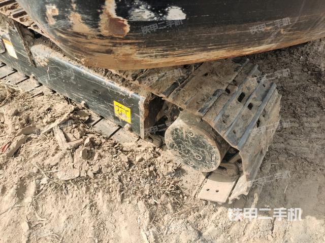 右驅(qū)動輪（行走機構(gòu)）