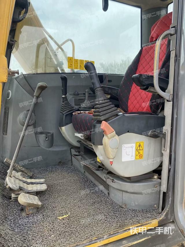 駕駛室整體（整機(jī)外觀）