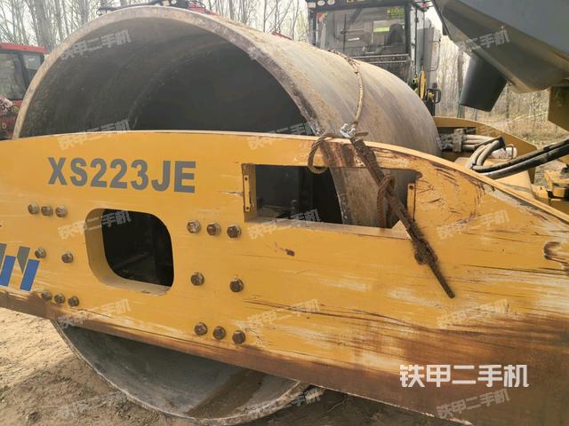 正后側(cè)（壓路機(jī)前后車(chē)架）