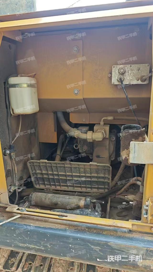 液壓泵艙室正面整體（整機(jī)外觀）