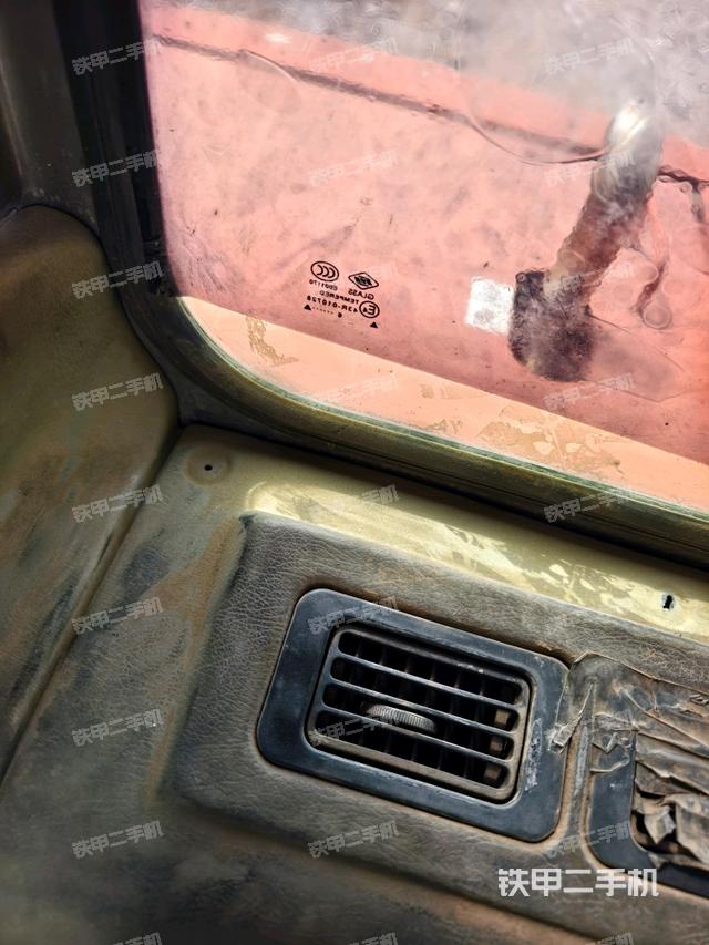 后窗玻璃角標(biāo)（駕駛室部分）