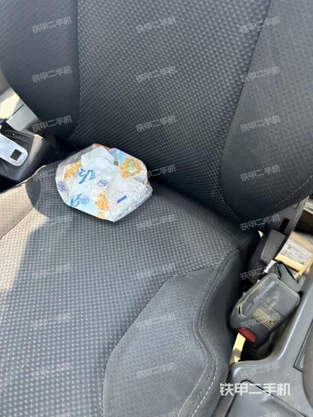 左后方玻璃角標(biāo)（駕駛室部分）