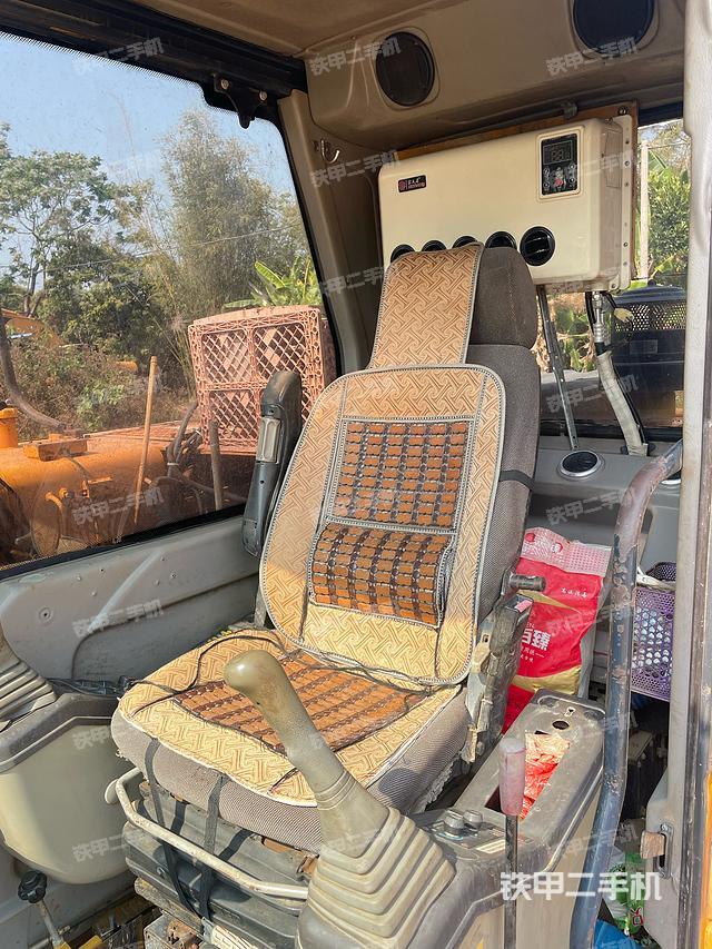 駕駛室整體（整機(jī)外觀）