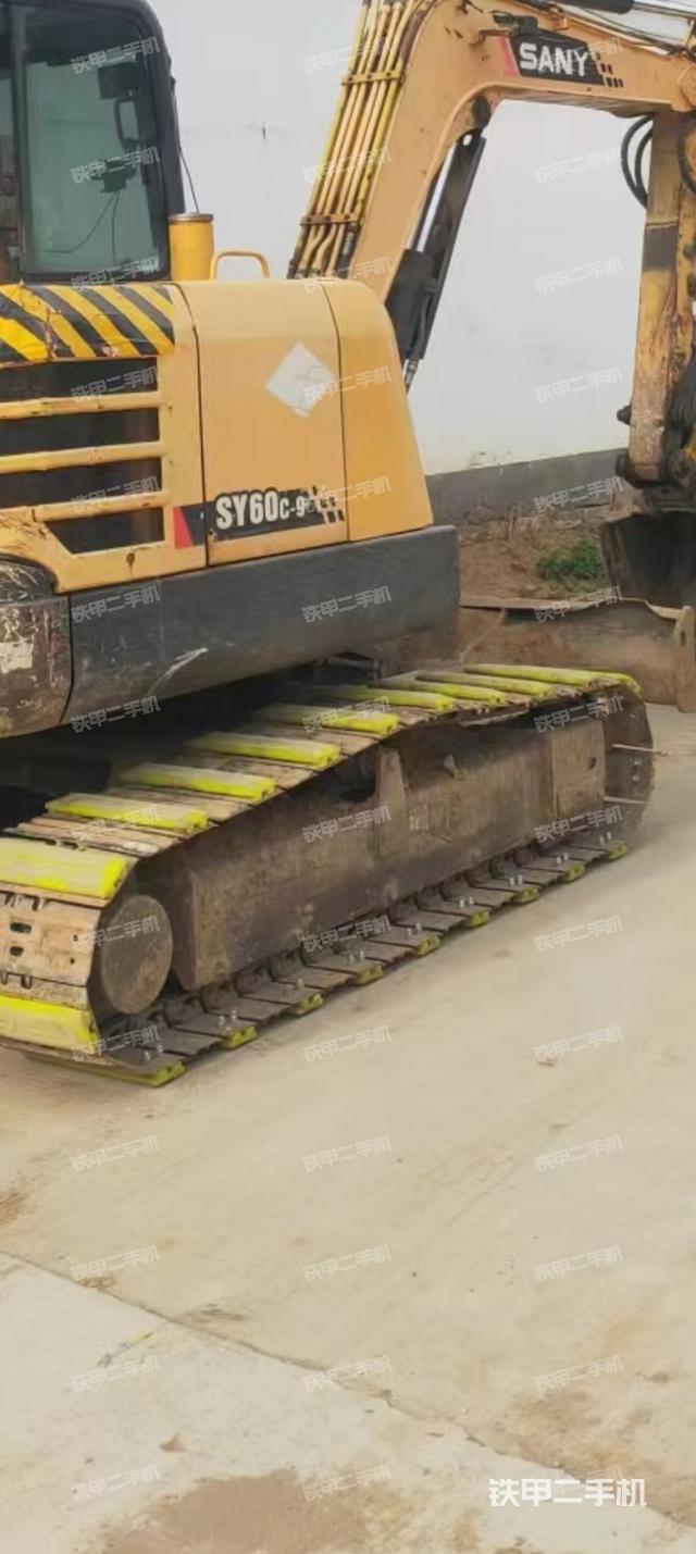 單側(cè)履帶整體（整機(jī)外觀）