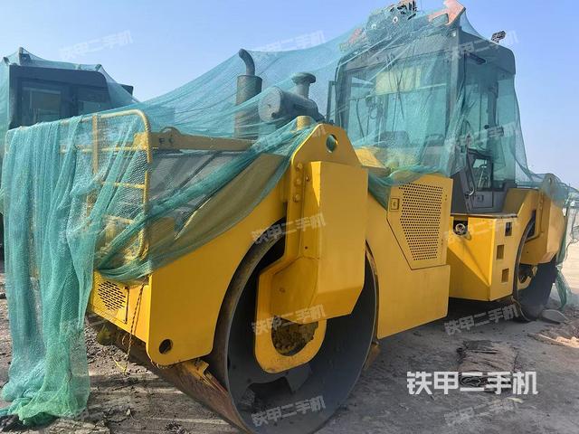 整機(jī)右后45°（設(shè)備外觀及核心部件）