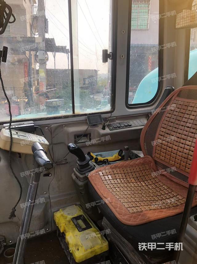 駕駛室整體（整機(jī)外觀）