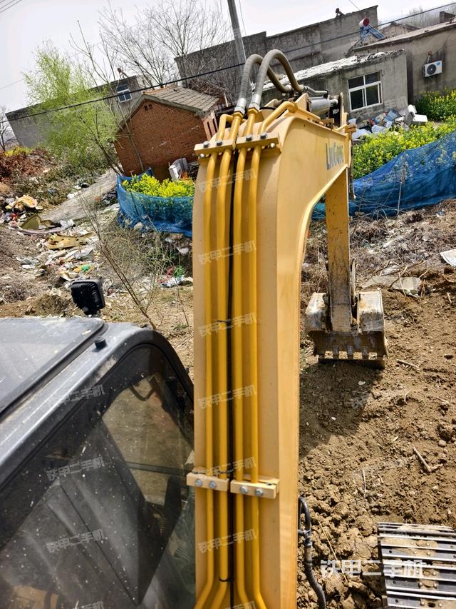 大臂背部俯視（工作和回轉(zhuǎn)裝置）