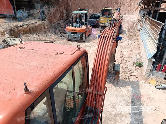 驾驶室顶部（整机外观）