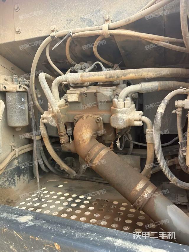 液壓泵斜45?左(大件艙室) 液壓泵斜45?左(大件艙室)