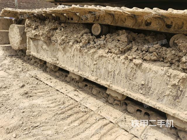 右側(cè)履帶整體(行走機(jī)構(gòu)) 右側(cè)履帶整體(行走機(jī)構(gòu))