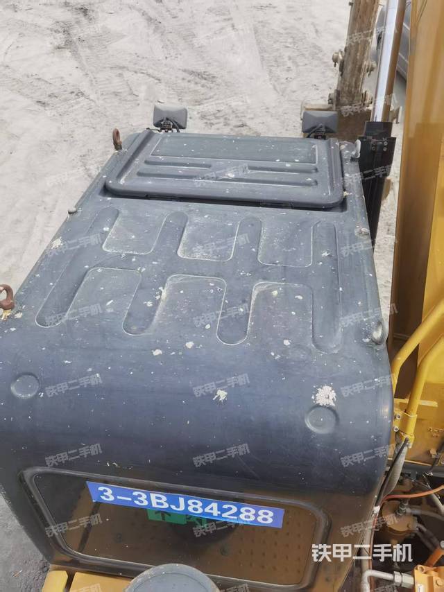 驾驶室顶部（整机外观）