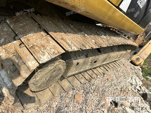 右驅(qū)動輪（行走機構(gòu)）