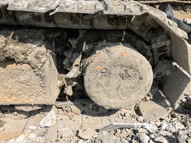 左驅(qū)動輪（行走機(jī)構(gòu)）