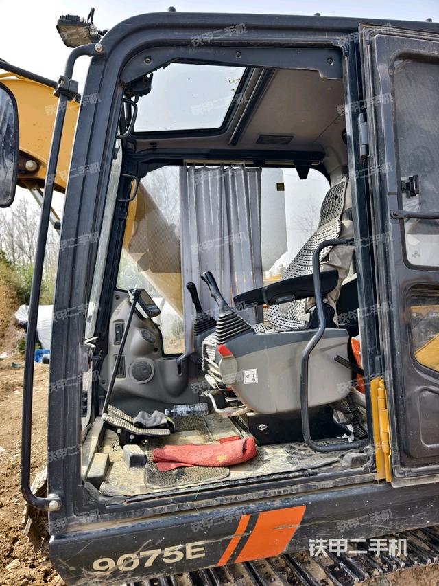 ?駕駛室正側(cè)（駕駛室部分）