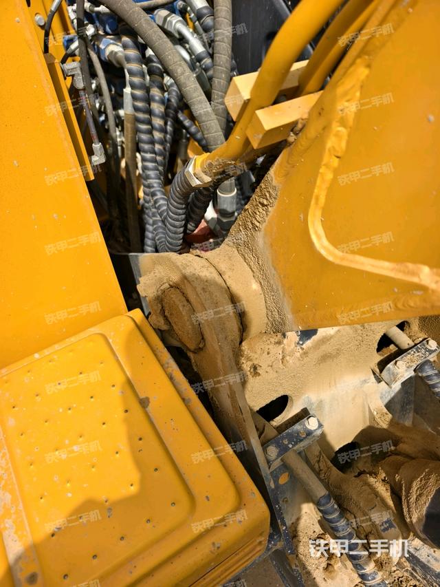 大臂根部?斜（工作和回轉(zhuǎn)裝置）