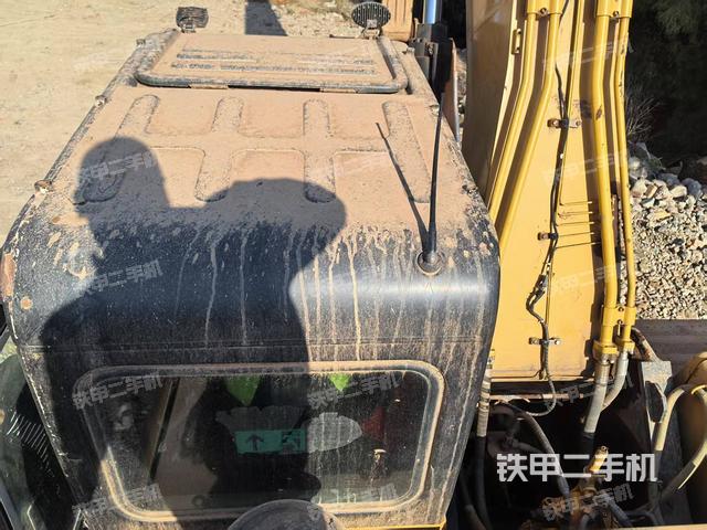 駕駛室頂部(整機外觀) 駕駛室頂部(整機外觀)