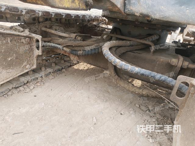 轉(zhuǎn)盤和下車架正前(工作和回轉(zhuǎn)裝置) 轉(zhuǎn)盤和下車架正前(工作和回轉(zhuǎn)裝置)