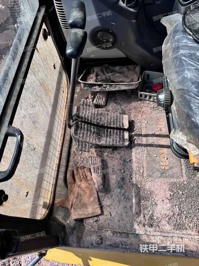 后窗玻璃角标（驾驶室部分）