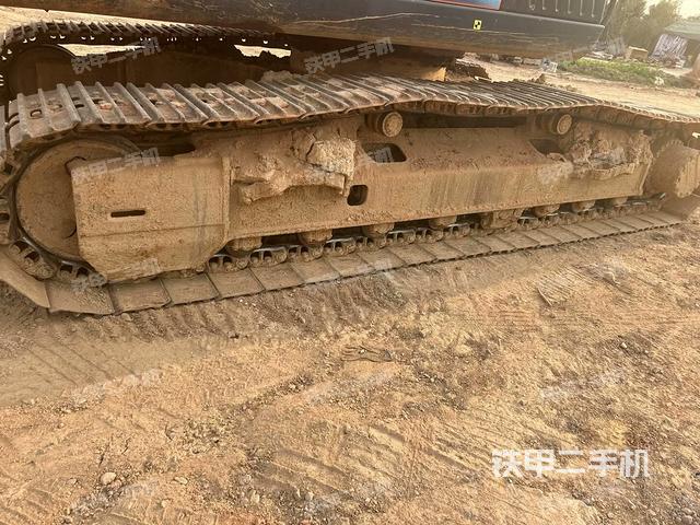 左側(cè)履帶整體?(行走機(jī)構(gòu)) 左側(cè)履帶整體?(行走機(jī)構(gòu))