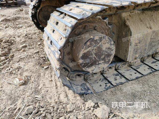 右驅(qū)動輪（行走機構(gòu)）