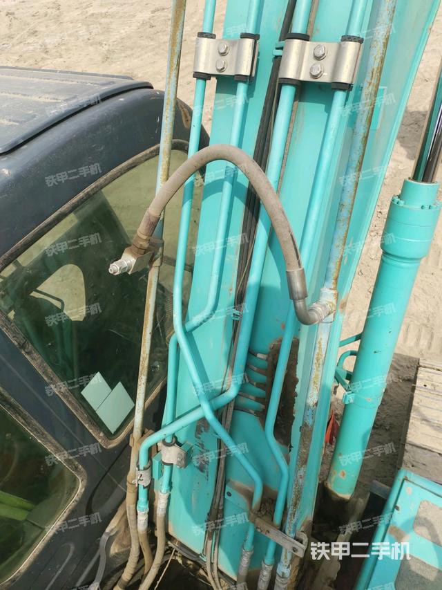 大臂背部俯視(工作和回轉(zhuǎn)裝置) 大臂背部俯視(工作和回轉(zhuǎn)裝置)