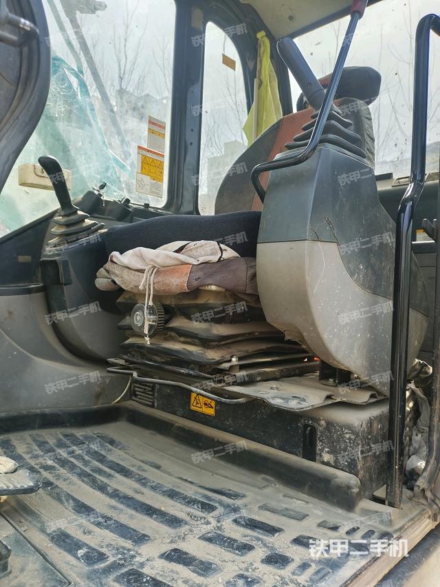 駕駛室正側(cè)(駕駛室部分) 駕駛室正側(cè)(駕駛室部分)