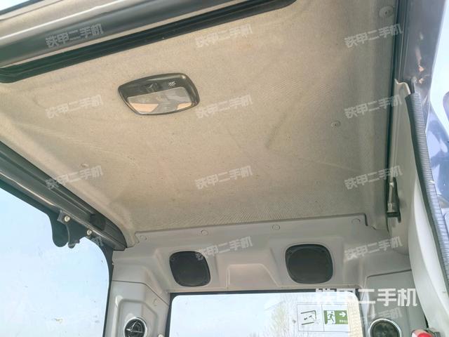 行走控制手柄和踏板?俯拍(駕駛室部分) 行走控制手柄和踏板?俯拍(駕駛室部分)