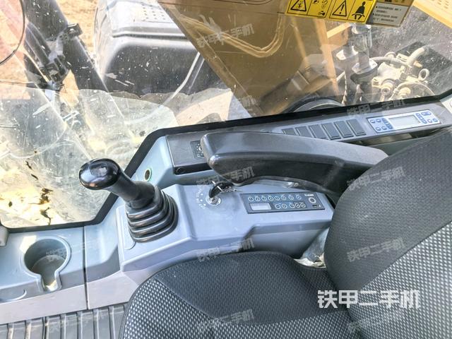 左后方玻璃角標(biāo)(駕駛室部分) 左后方玻璃角標(biāo)(駕駛室部分)