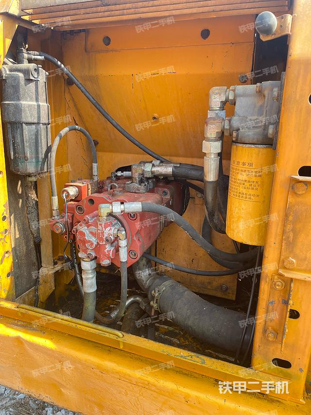 液壓泵艙室正面整體（整機(jī)外觀）