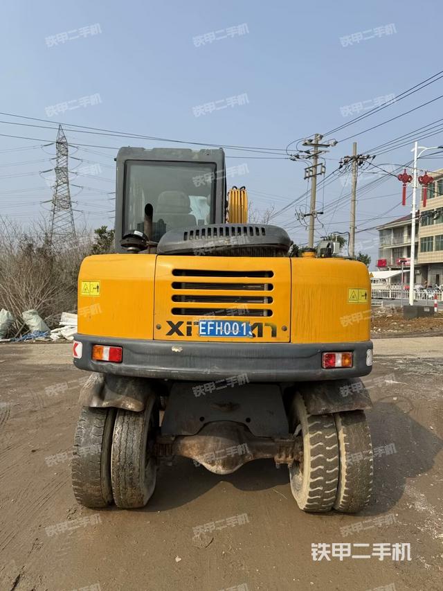 駕駛室頂部（整機外觀）