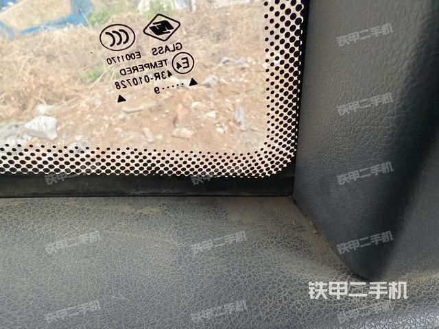 左后方玻璃角標(駕駛室部分) 左后方玻璃角標(駕駛室部分)