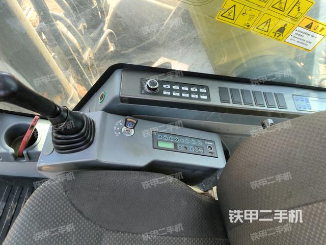 座椅右側(cè)控制臺/鑰匙門/油門/含右手柄（駕駛室部分）