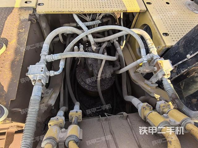 中央回轉接頭特寫(上車部件) 中央回轉接頭特寫(上車部件)
