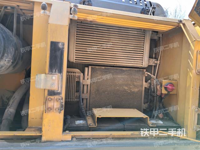 散熱器正面(大件艙室) 散熱器正面(大件艙室)