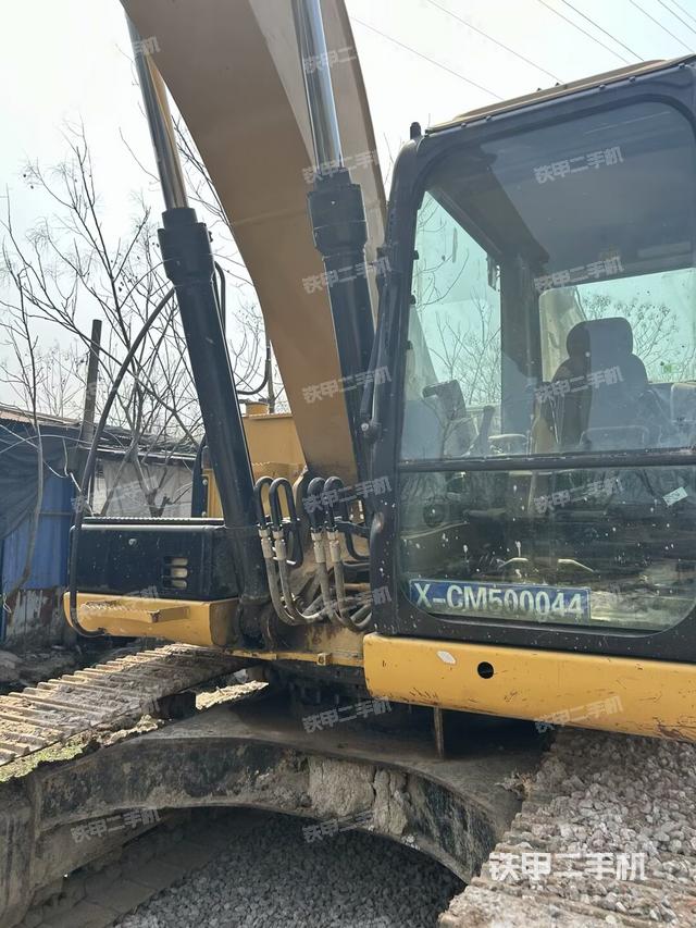 大臂油缸整體?豎拍（工作和回轉(zhuǎn)裝置）