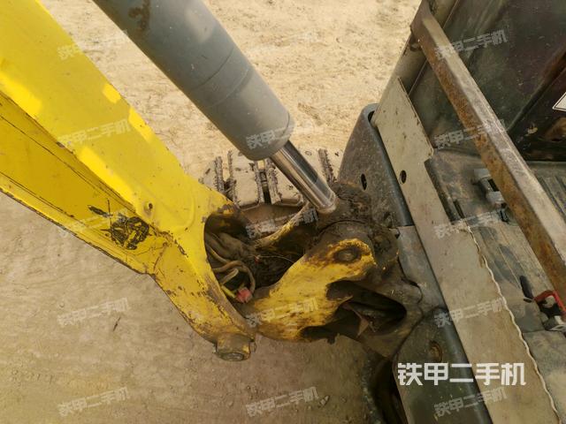 大臂背部俯視(工作和回轉(zhuǎn)裝置) 大臂背部俯視(工作和回轉(zhuǎn)裝置)