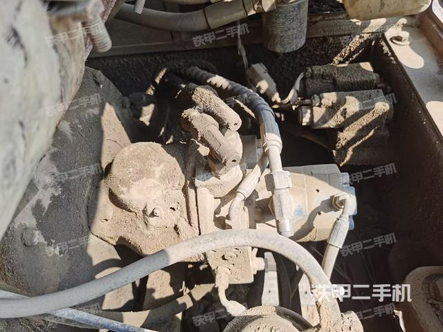 液壓泵艙室正面整體（整機(jī)外觀）