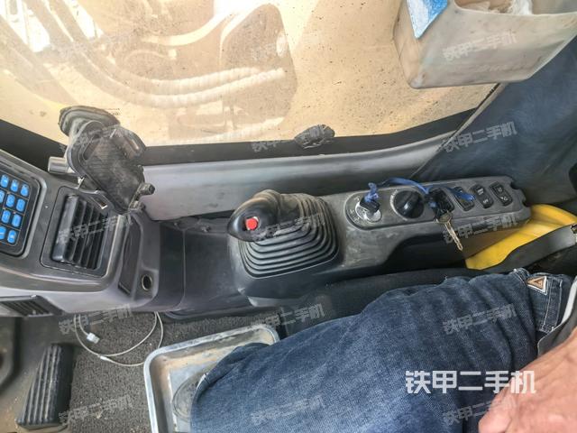 座椅左側(cè)控制臺(tái)/音響/含左手柄（駕駛室部分）