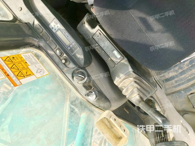 座椅右側(cè)控制臺(tái)/鑰匙門/油門/含右手柄(駕駛室部分) 座椅右側(cè)控制臺(tái)/鑰匙門/油門/含右手柄(駕駛室部分)