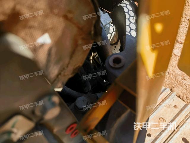液壓泵艙室正面整體(整機(jī)外觀) 液壓泵艙室正面整體(整機(jī)外觀)